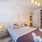 Springhome - Cozy Apartment With Balcony & Parking