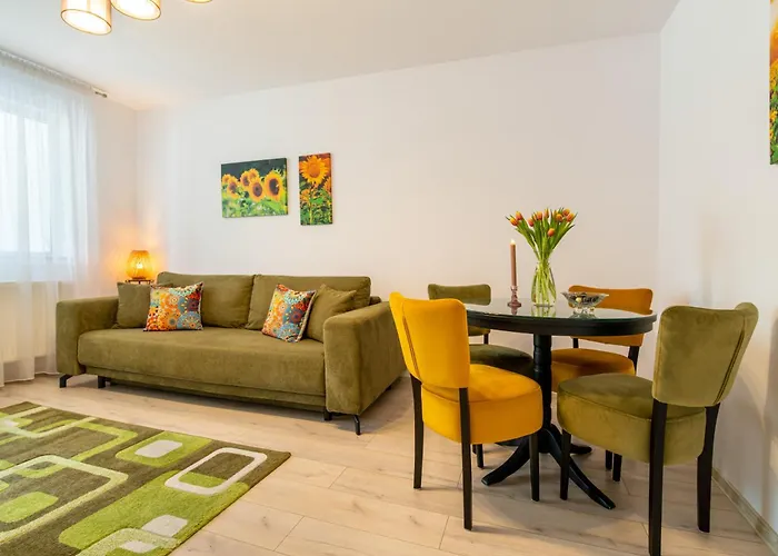 Springhome - Cozy Apartment With Balcony & Parking