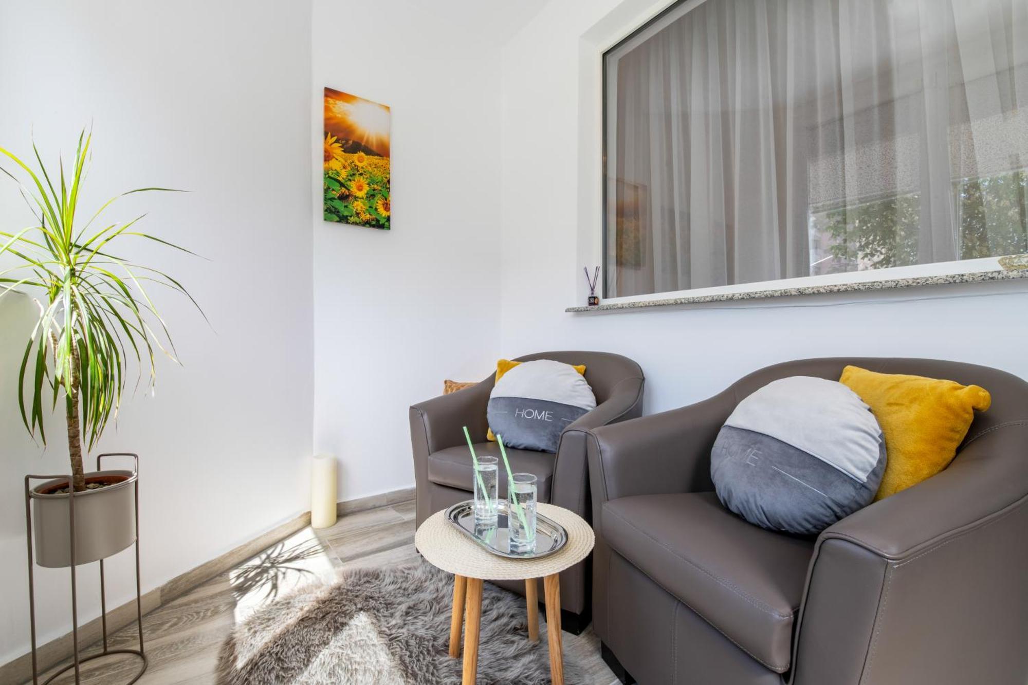 Springhome - Cozy With Balcony & Parking