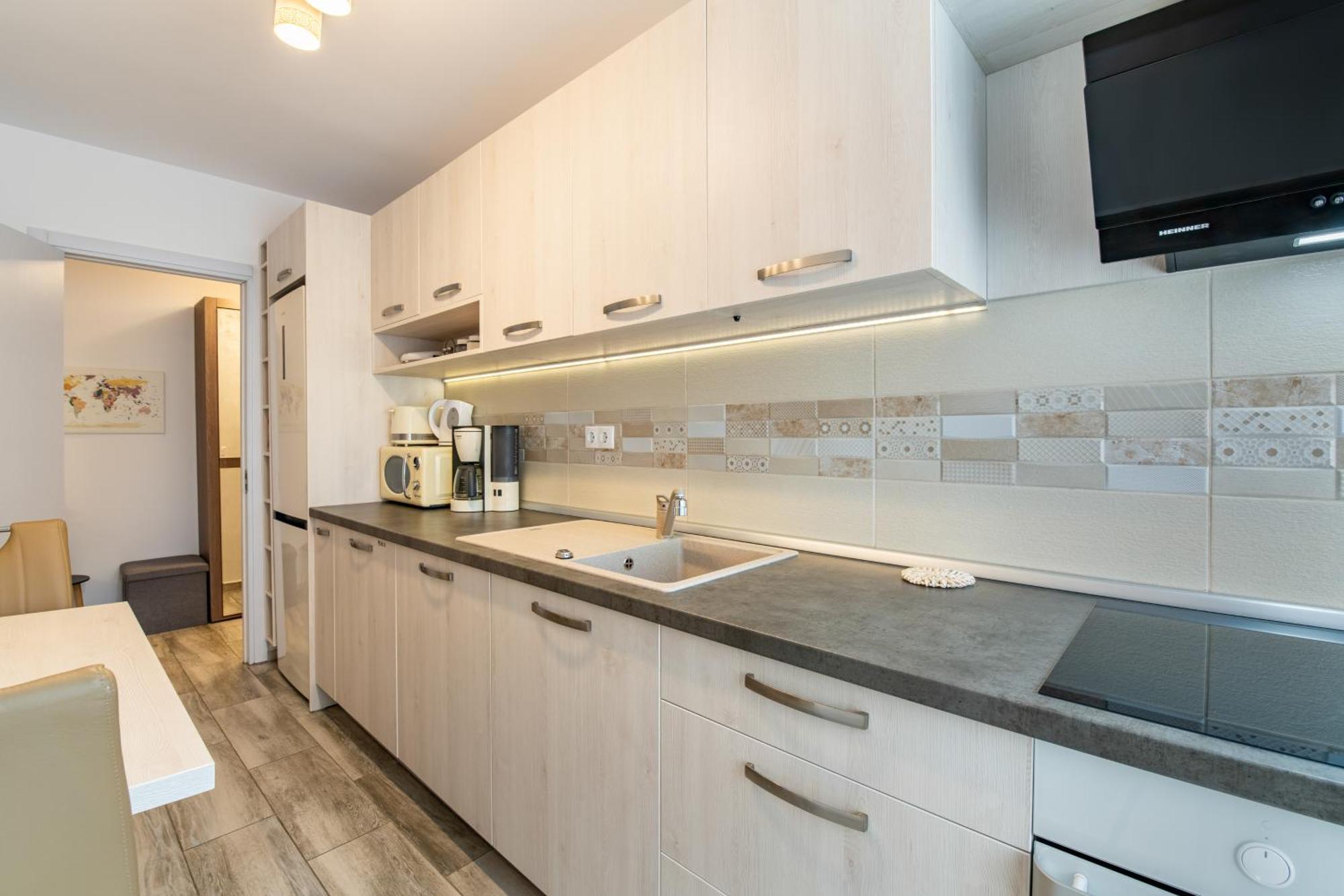 Springhome - Cozy With Balcony & Parking Appartamento