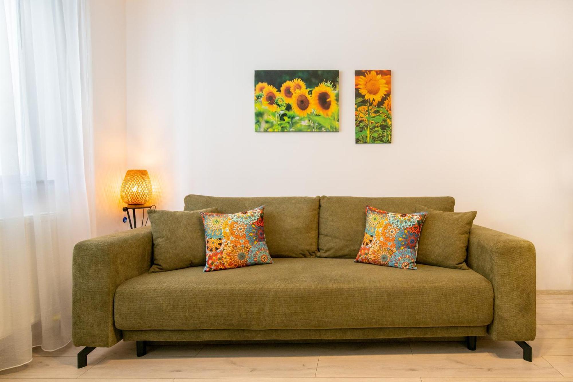 Springhome - Cozy With Balcony & Parking